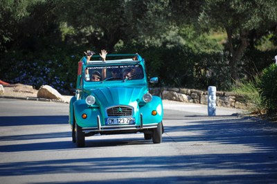 Con la mitica 2CV per le strade della Provenza