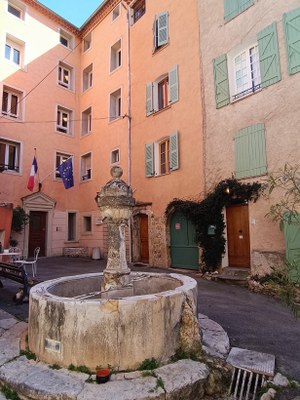 Cotignac, una delle 17 fontane del villaggio