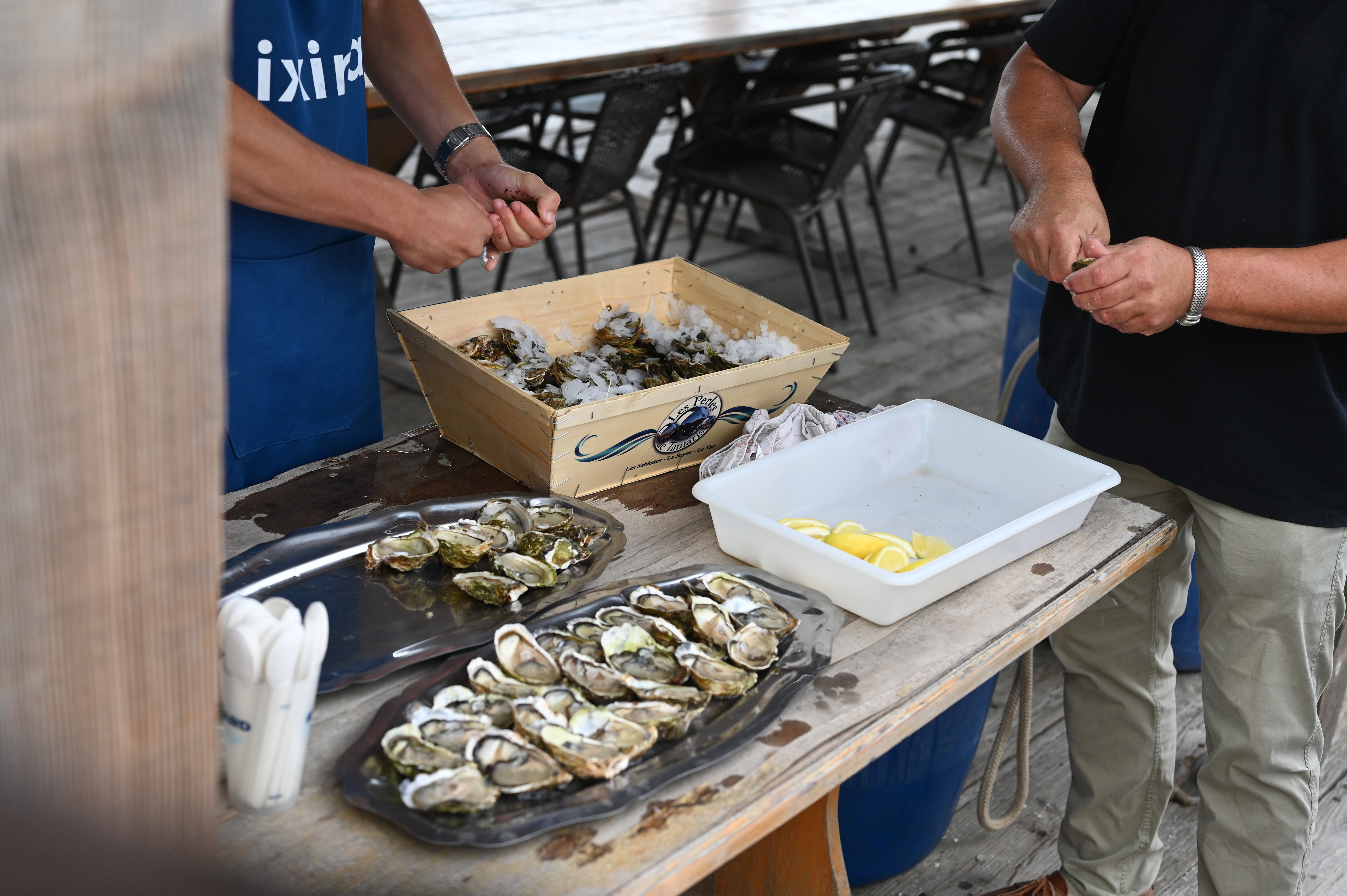 Croisiere vigneronne, la preparazione delle ostriche © Laurie Allain