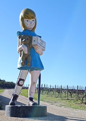 Damien Hirst a Château La Coste, Charity