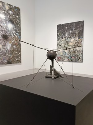 Damien Hirst a Château La Coste, opere delle serie Cosmos e Satellites