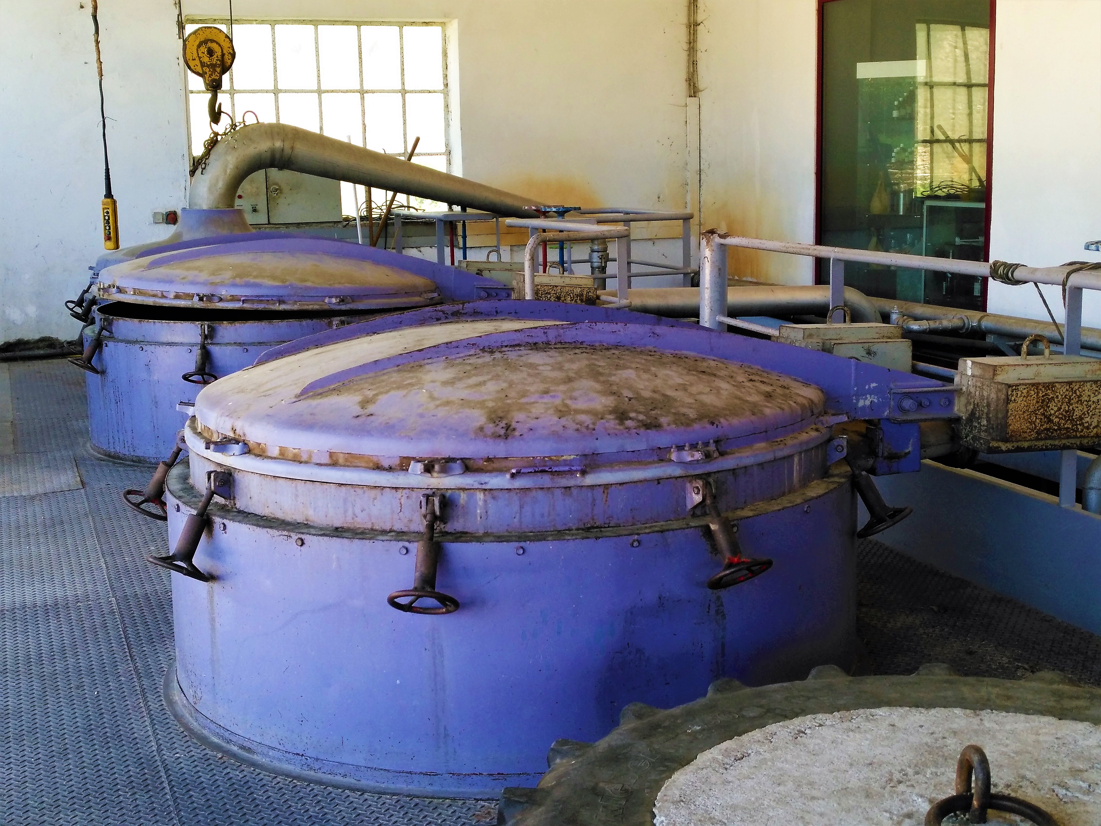 Distilleria Les Agnels - Le vecchie caldaie per la lavanda