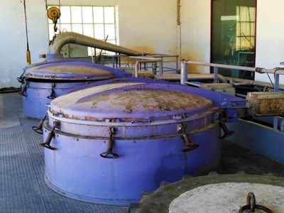 Distilleria Les Agnels - Le vecchie caldaie per la lavanda