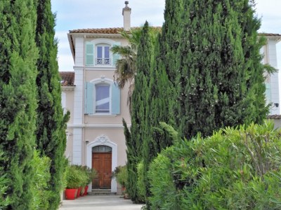 Domaine de l'Aufrêne, il viale d'ingresso