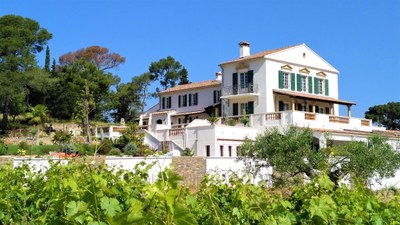 Domaine La Navicelle, gli edifici e la cantina