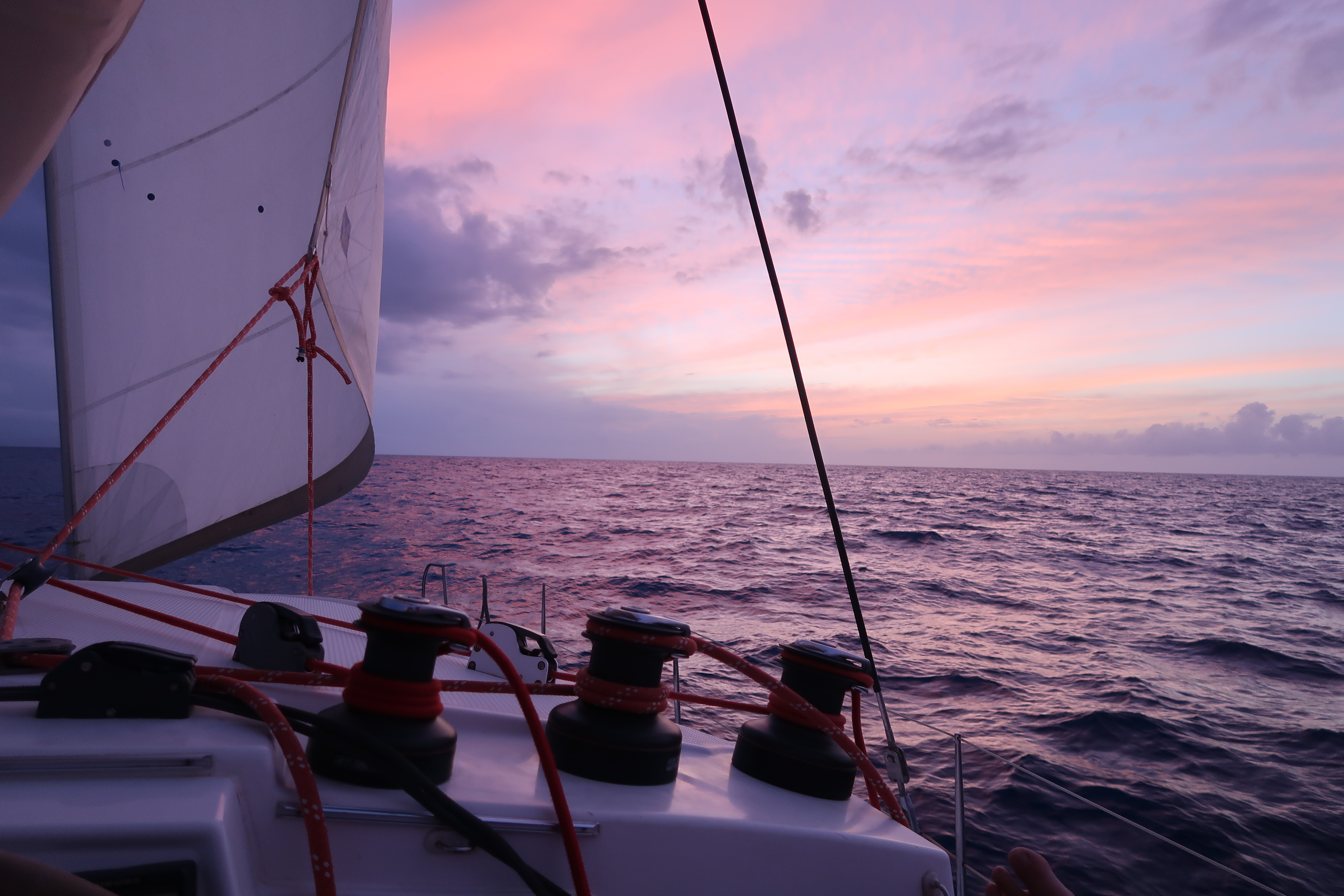 Effetto tramonto in catamarano