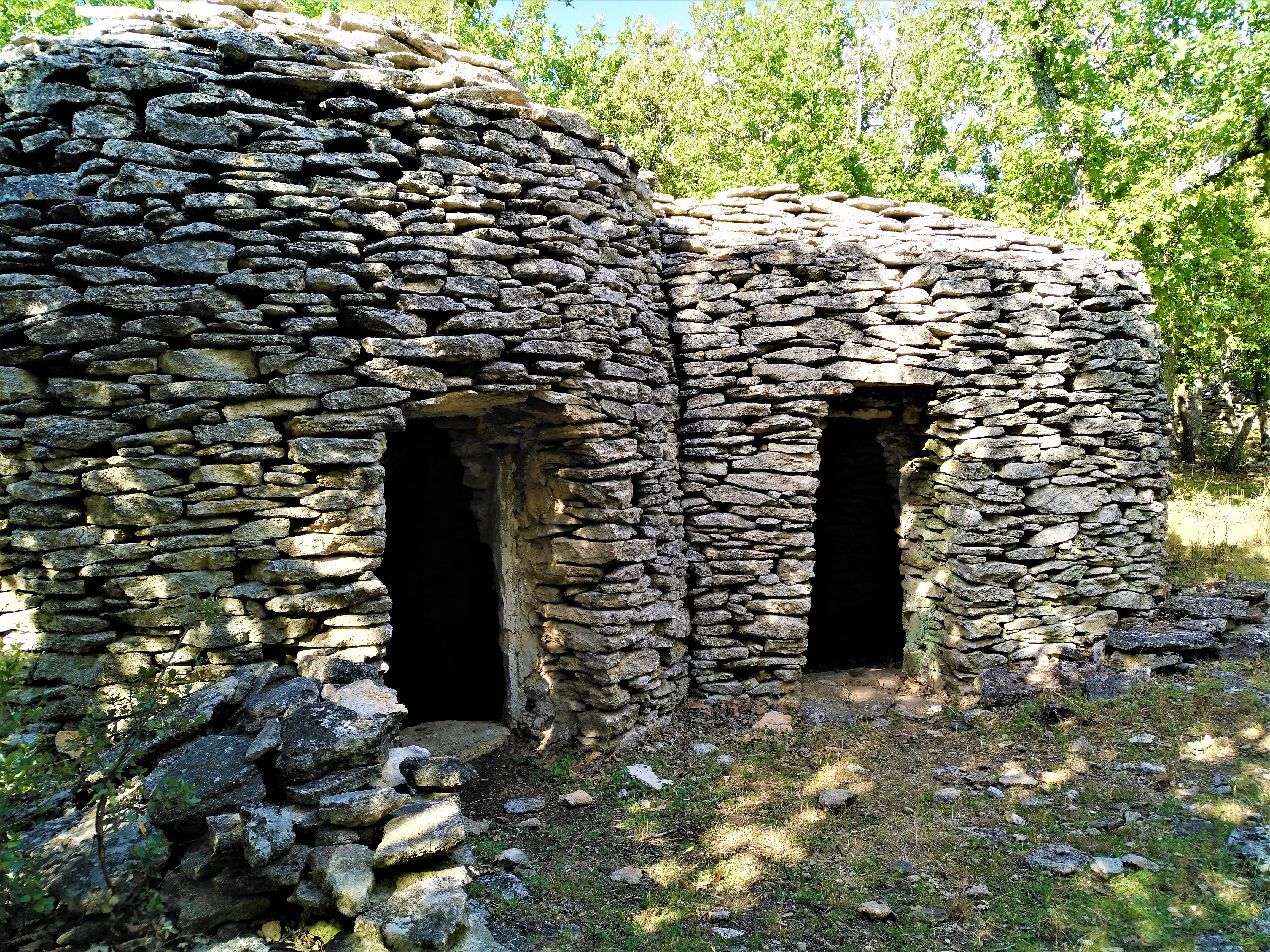 Enclos des Bories, Bonnieux - Due bories affiancate