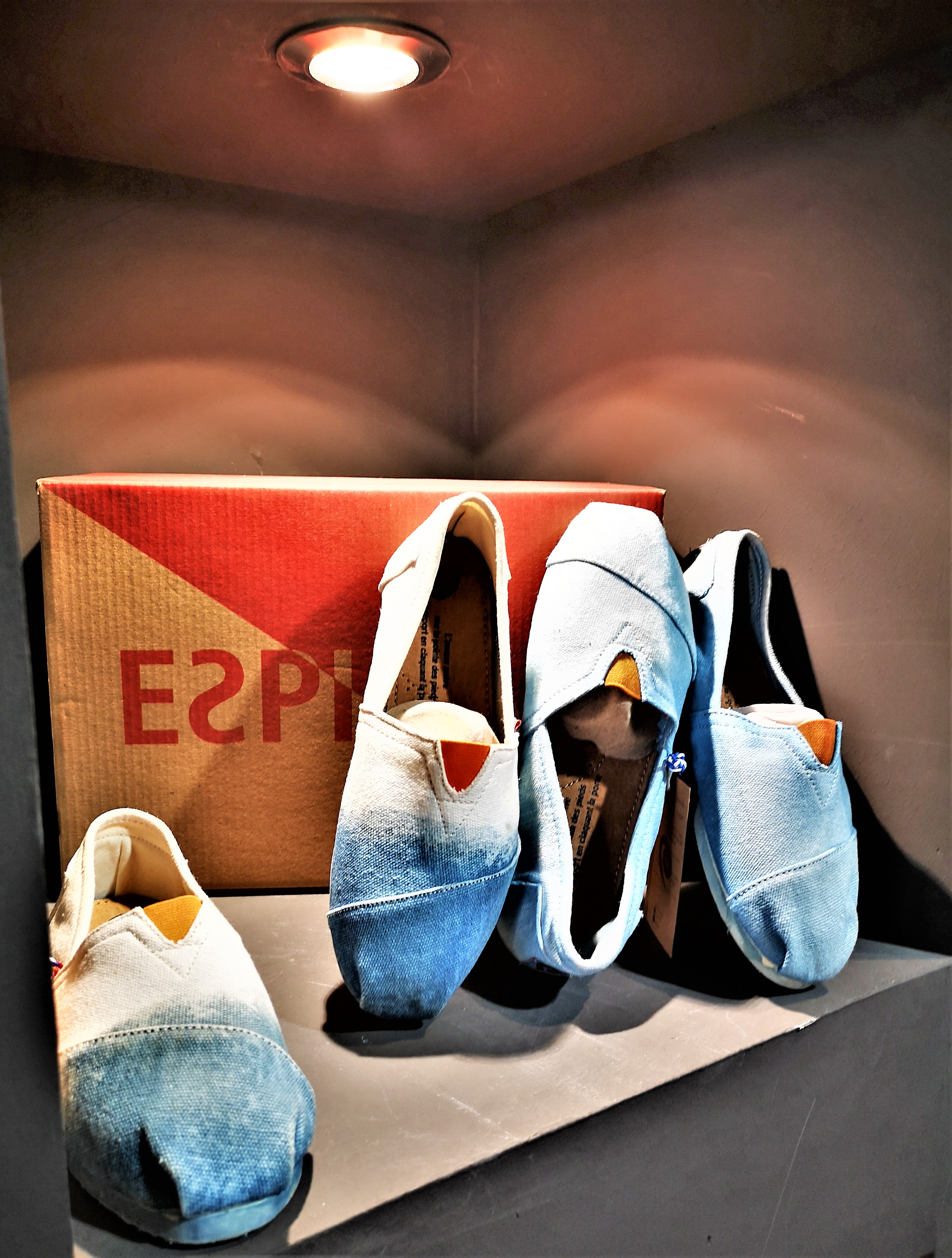 Espadrilles marsigliesi di Espigas, tinte con l'indaco