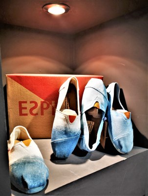 Espadrilles marsigliesi di Espigas, tinte con l'indaco