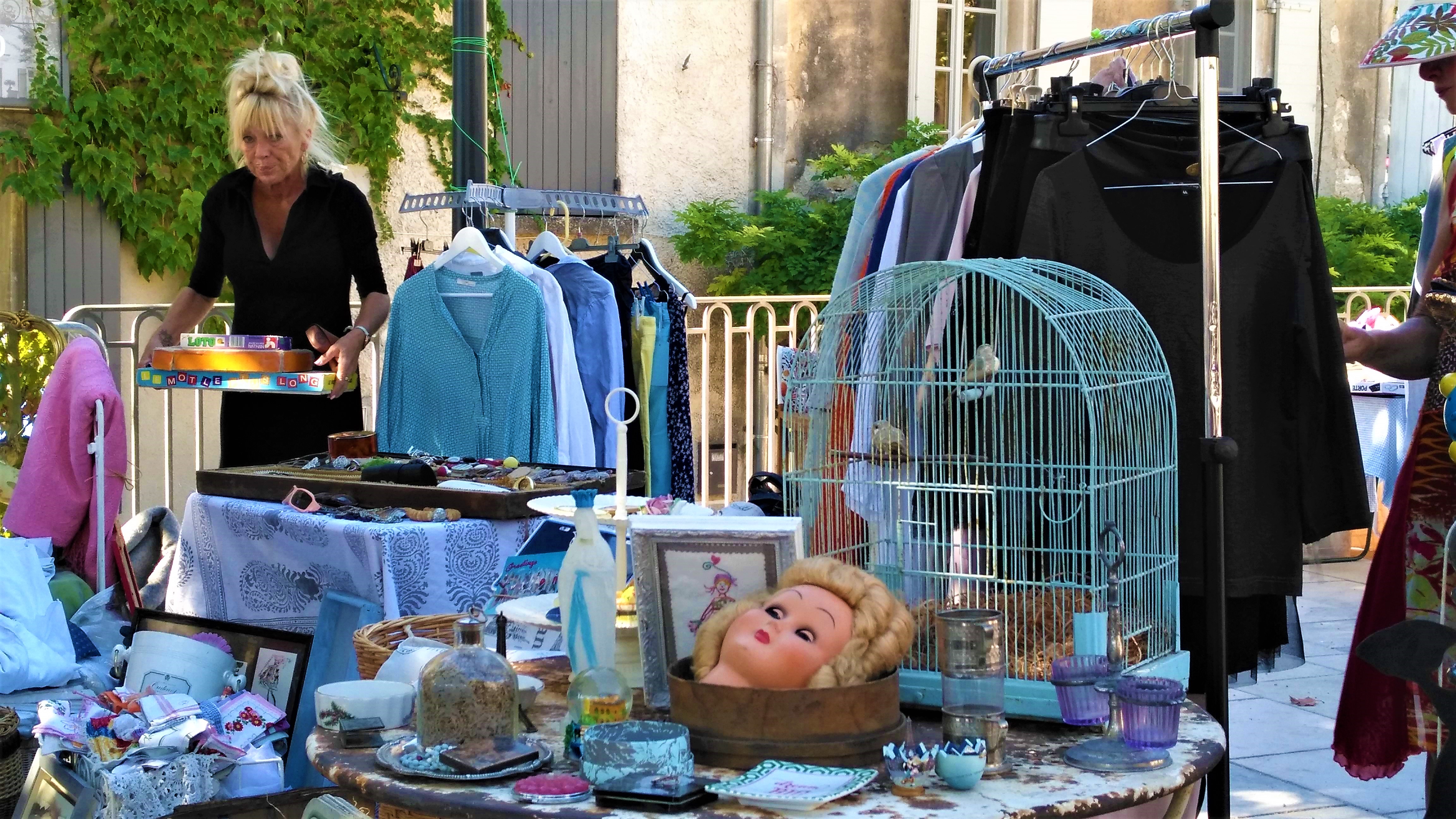 Eygalières, di tutto un po' al vide-grenier