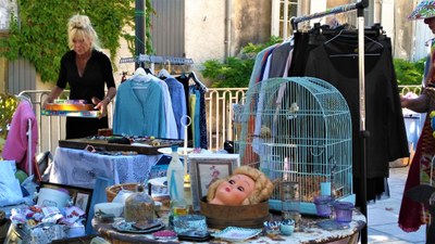 Eygalières, di tutto un po' al vide-grenier
