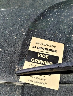 Eygalières, la promozione del vide-grenier e la macchina da lavare