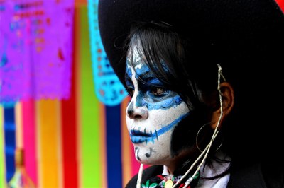 Festa dei morti, una bimba truccata da Catrina