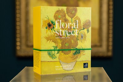 Floral Street x Van Gogh Museum Sunflower Pop © Franck_Nederstigt