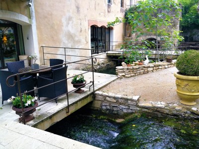Fontaine de Vaucluse, Hôtel du Poète, esterno