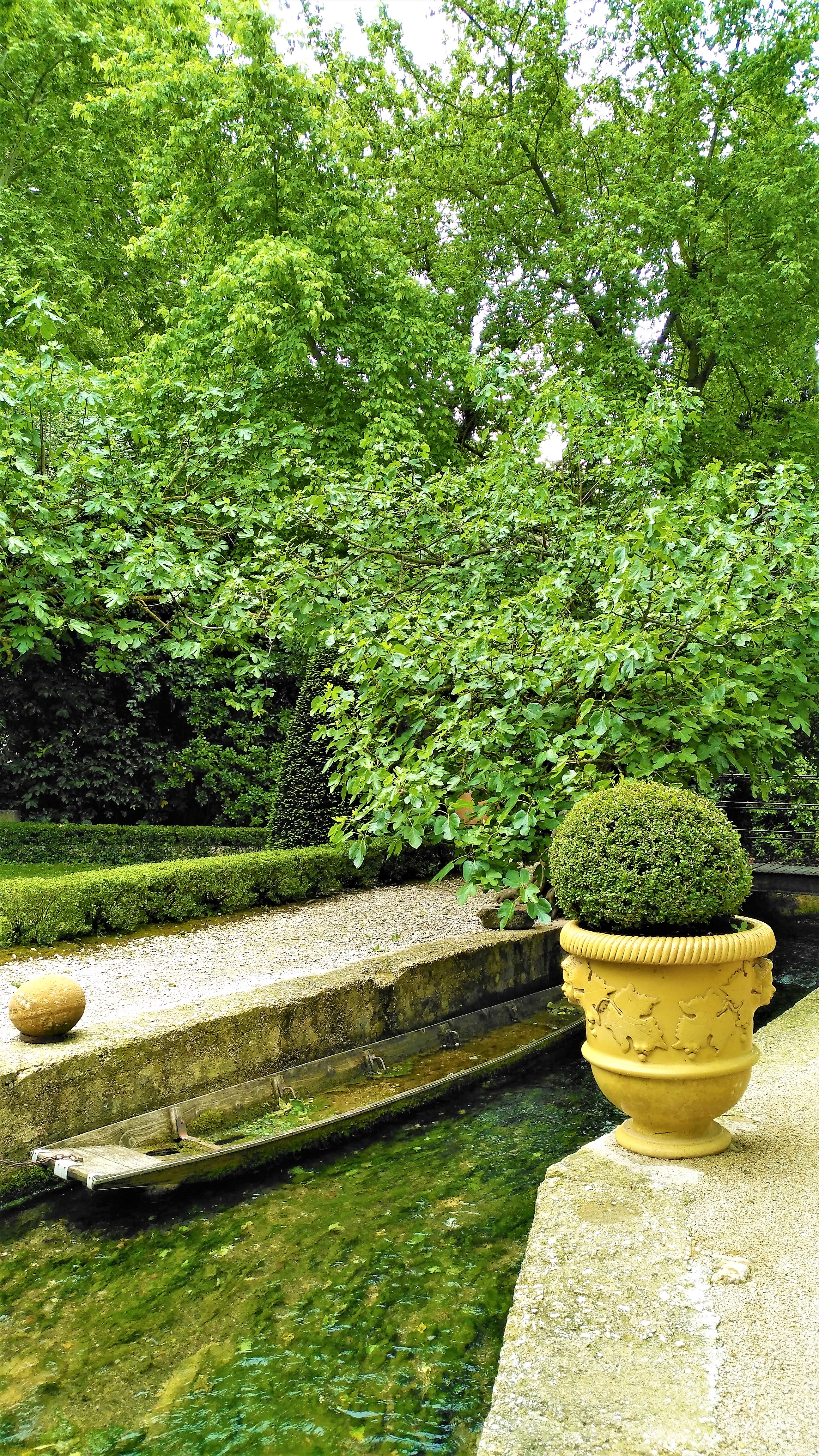 Fontaine de Vaucluse, Hôtel du Poète, un ramo della Sorgue