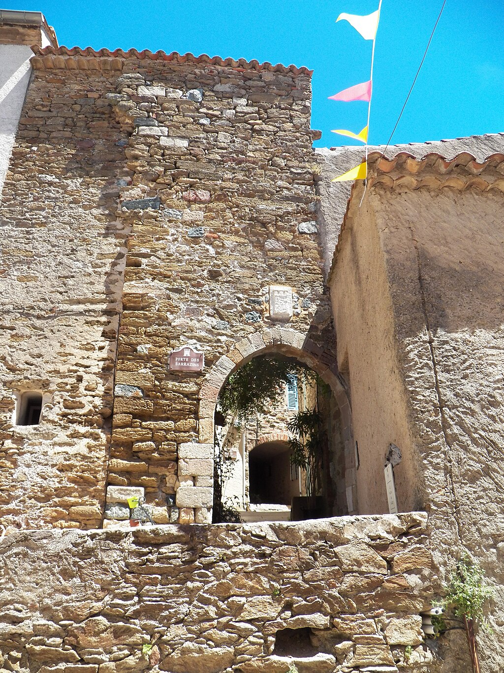 Gassin, la porte des Sarrazins