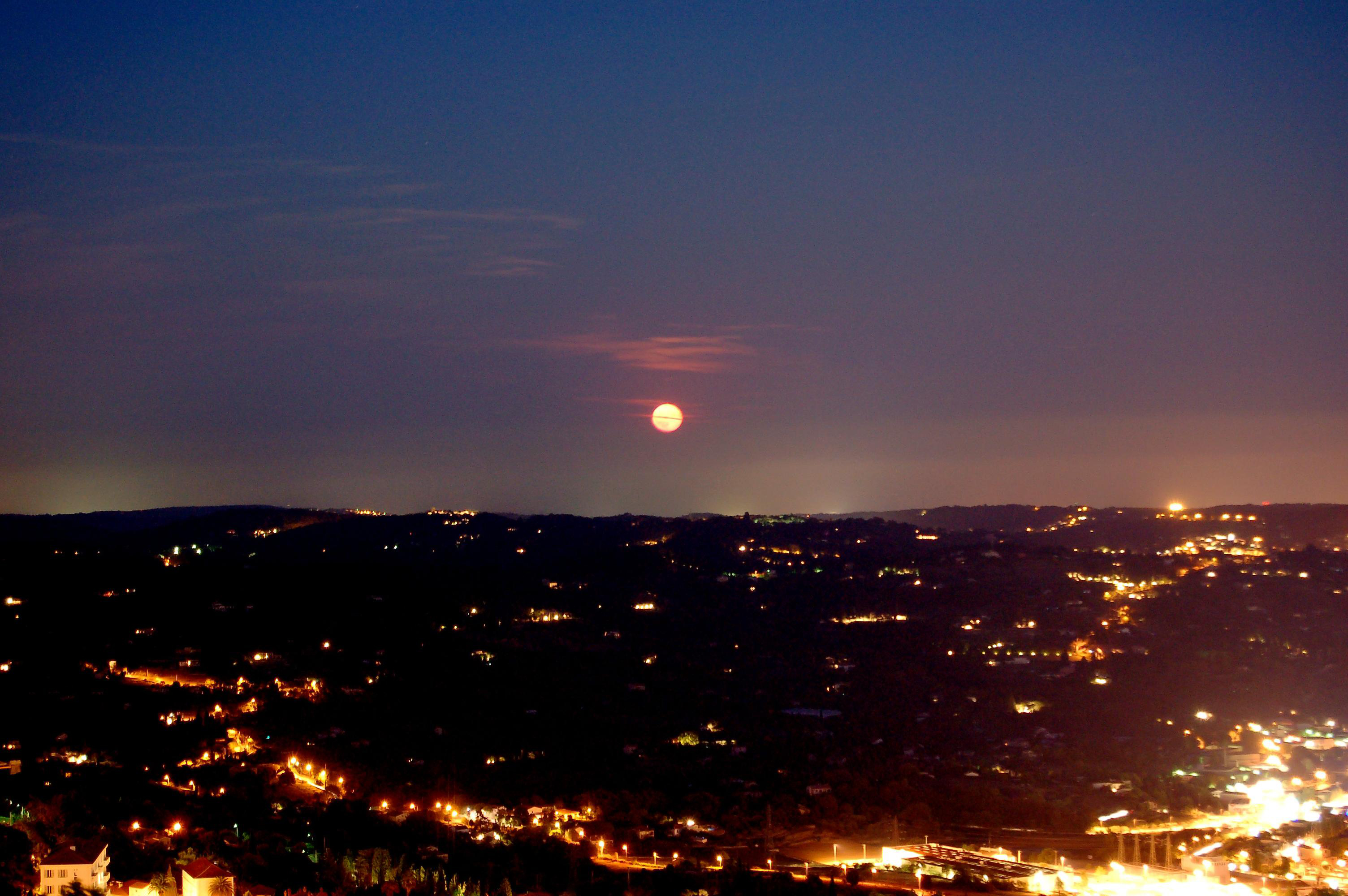 Grasse al calar della sera.