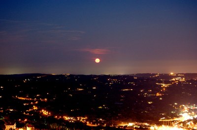 Grasse al calar della sera.
