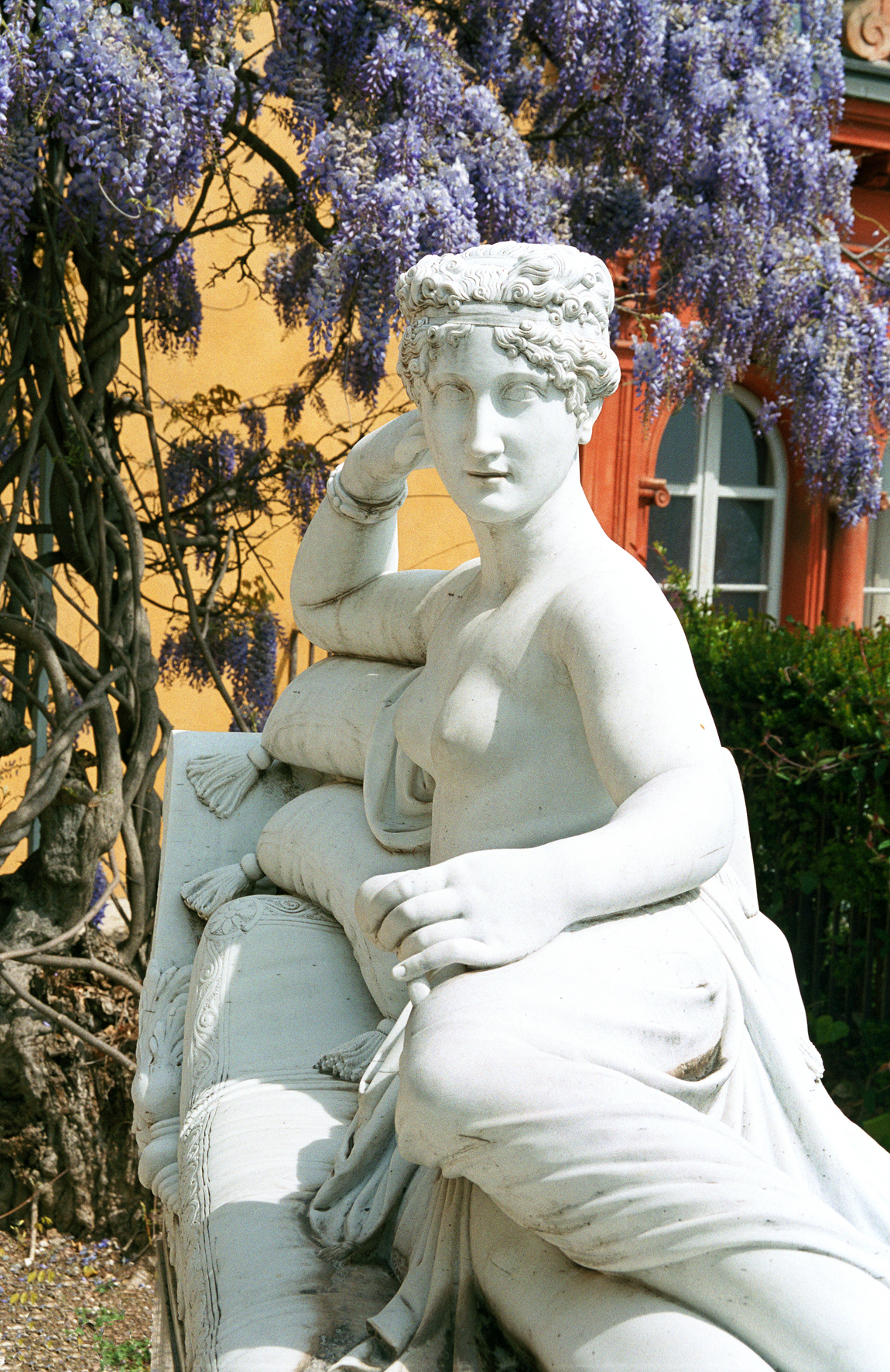 Grasse, riposo sotto i glicini - Foto: © OT Grasse