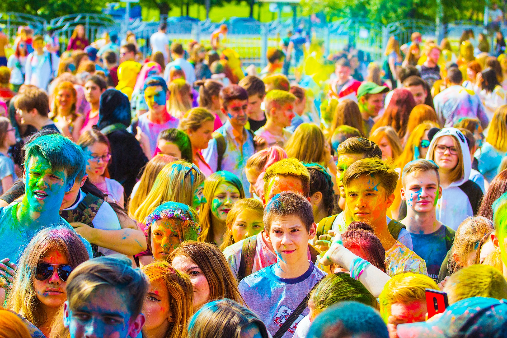 Holy, la festa dei colori
