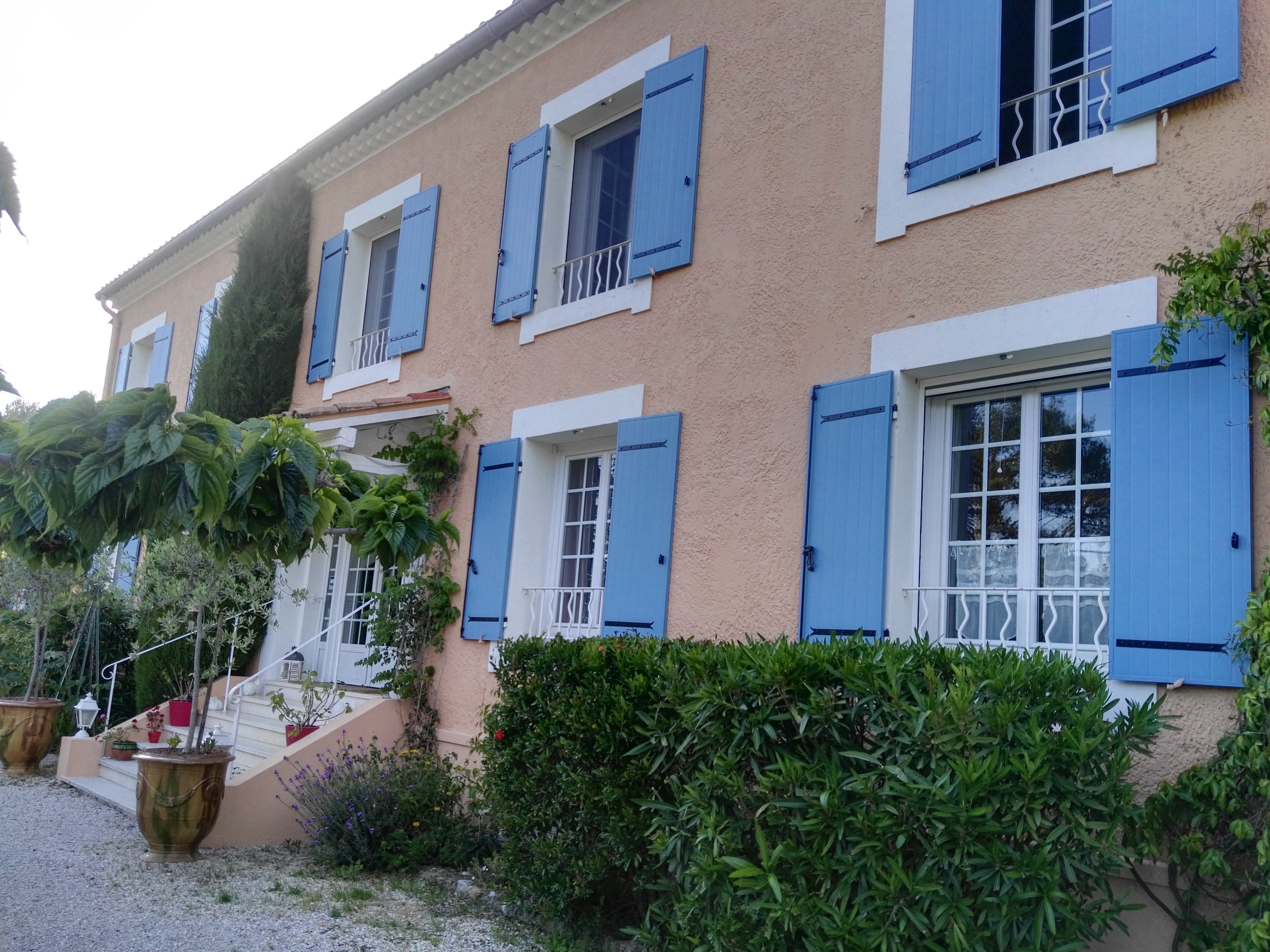 Hotel Canto Cigalo - Le tipiche imposte azzurre provenzali