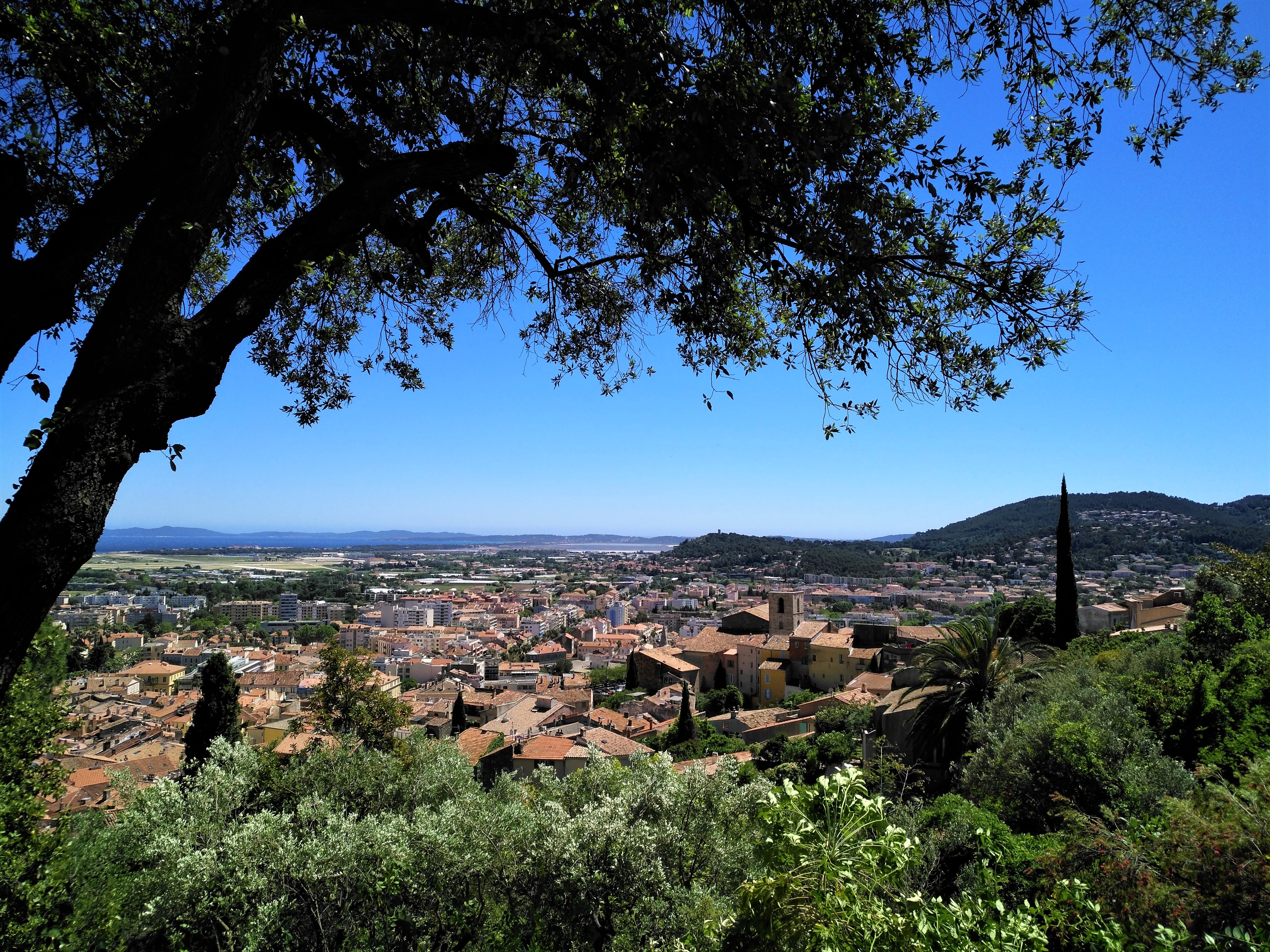 Hyères e la costa viste da Villa Noailles
