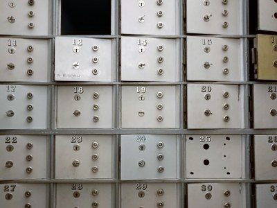 Hyères, La Banque, le cassette di sicurezza