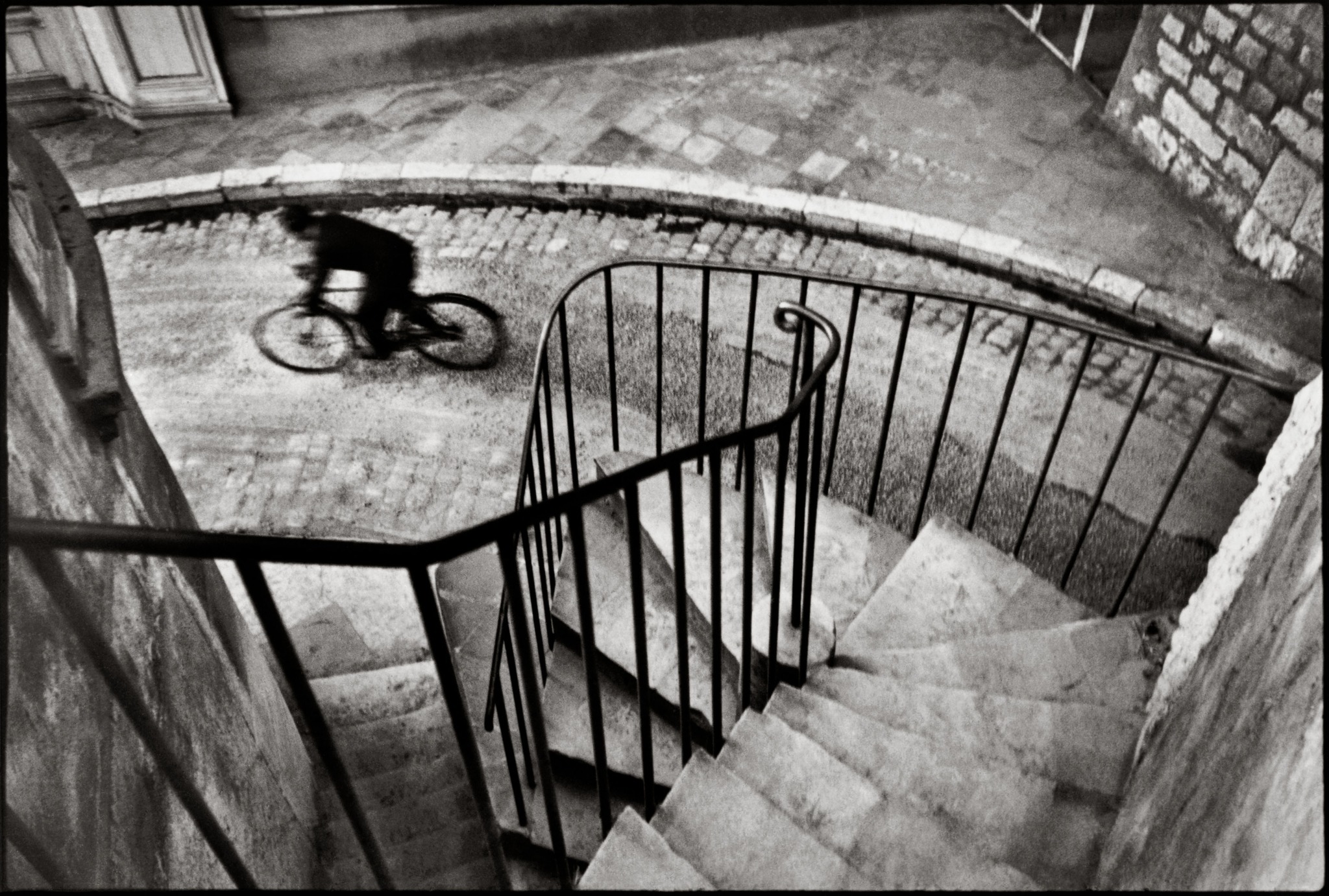 Hyères, La Banque, Musée des Cultures et du Paysage. Hyères, France, 1932 di Henri Cartier-Bresson