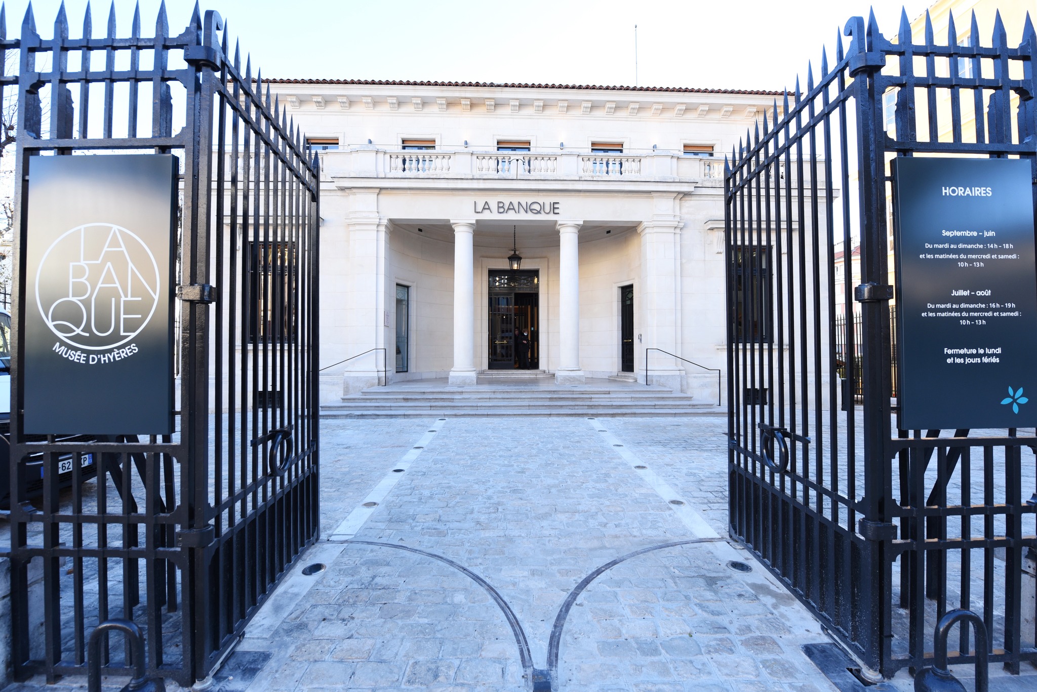 Hyères, La Banque, Musée des Cultures et du Paysage, Villa Victoria.jpg