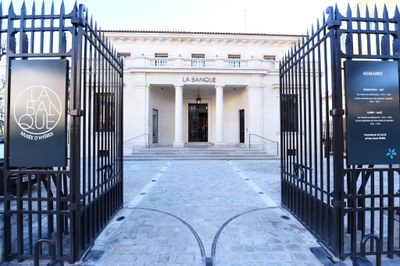 Hyères, La Banque, Musée des Cultures et du Paysage, Villa Victoria.jpg