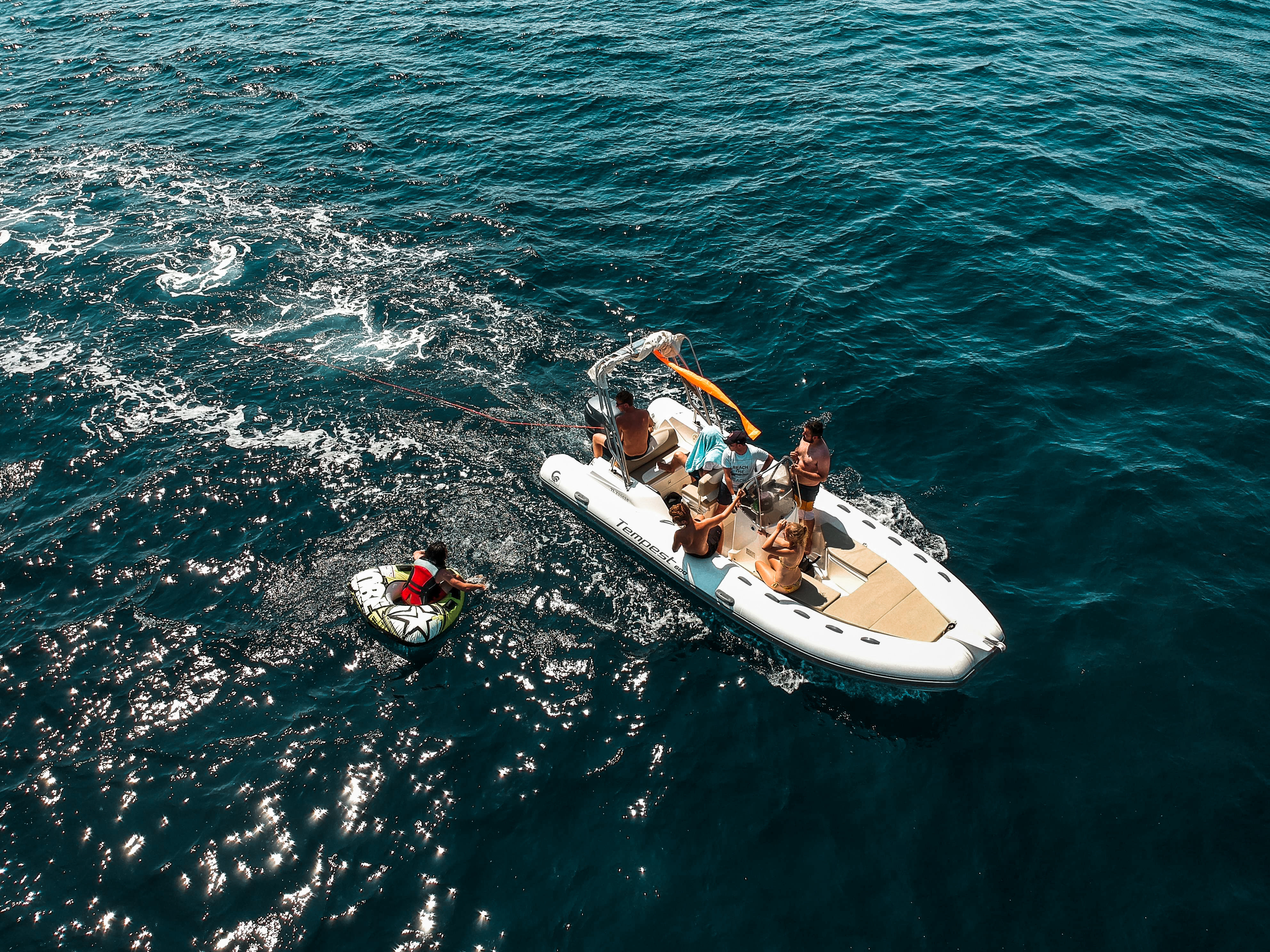Il mare in gommone, perfetto per una puntata nei calanchi