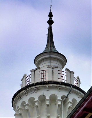 Jausiers, Château des Magnans, la torre rotonda