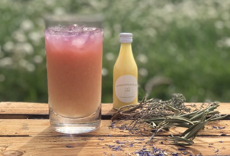 La Maison des Jus, mocktail tonic limone e zenzero a base di succo della casa