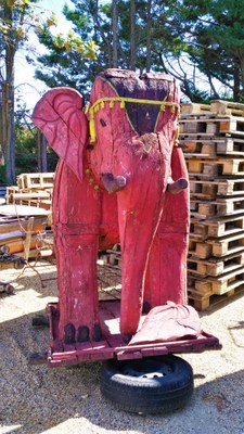 La malle des Indes, elefante di legno