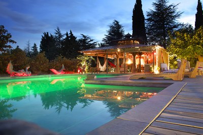La malle des Indes, gazebo a bordo piscina