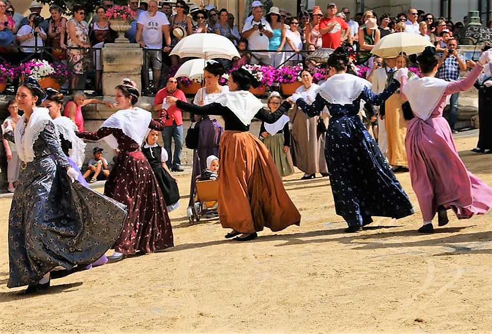 La Saint Eloi, danza delle Arlesiennes