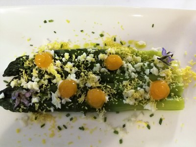 L'Argelas, asparagi con crema di tuorlo d'uovo