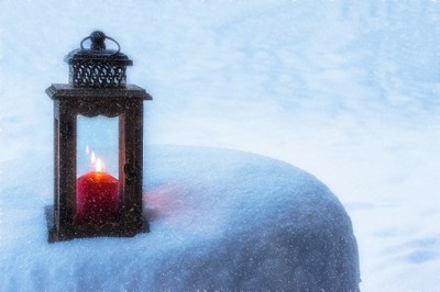 L'atmosfera delle lanterne nella neve