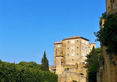 Lauris, Couleur Garance, il castello