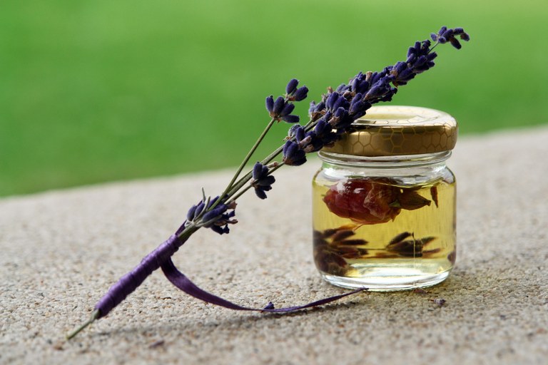 Lavanda, rose, miele: in Provenza diventano coccole da spa