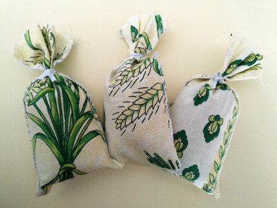 Lavanda, sacchettini profuma cassetti colori pastello