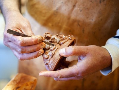 Le abili mani del santonnier provenzale © P. Volpes