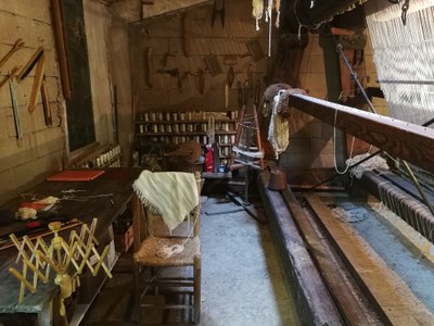 Le Barroux, l'atélier di tessitura, telaio e colori