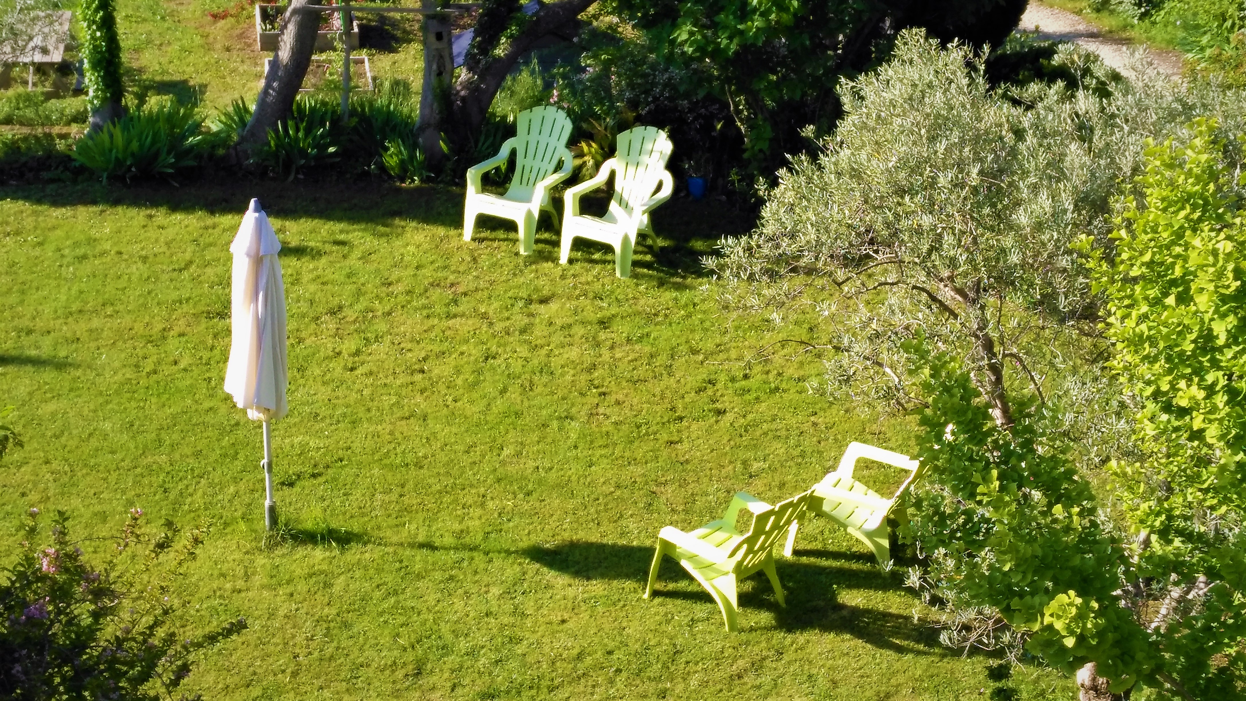 Le Barroux, Mas de la Lause, relax sul prato