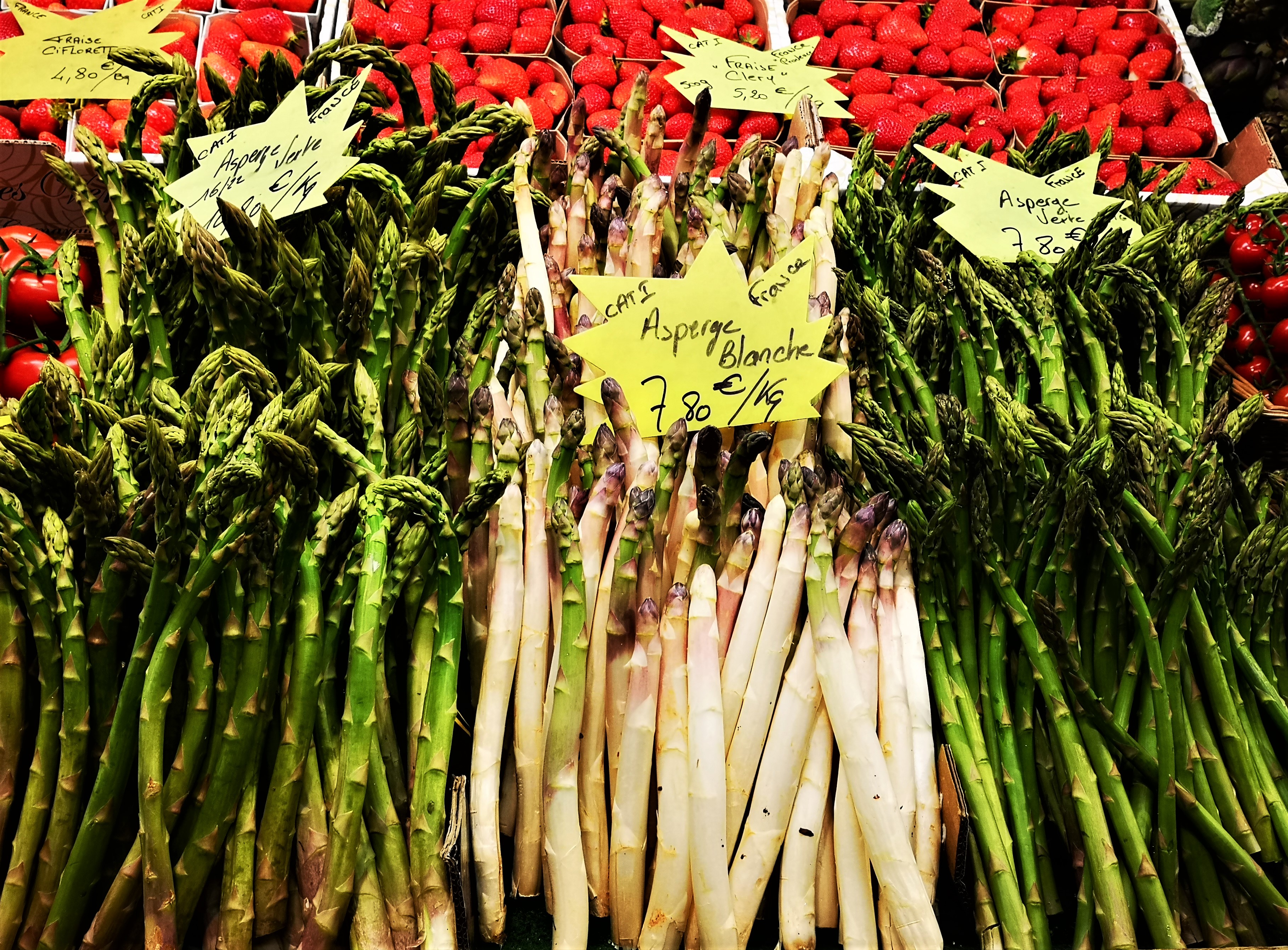Les Halles di Avignone, frutta e verdura primaverili
