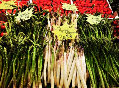 Les Halles di Avignone, frutta e verdura primaverili