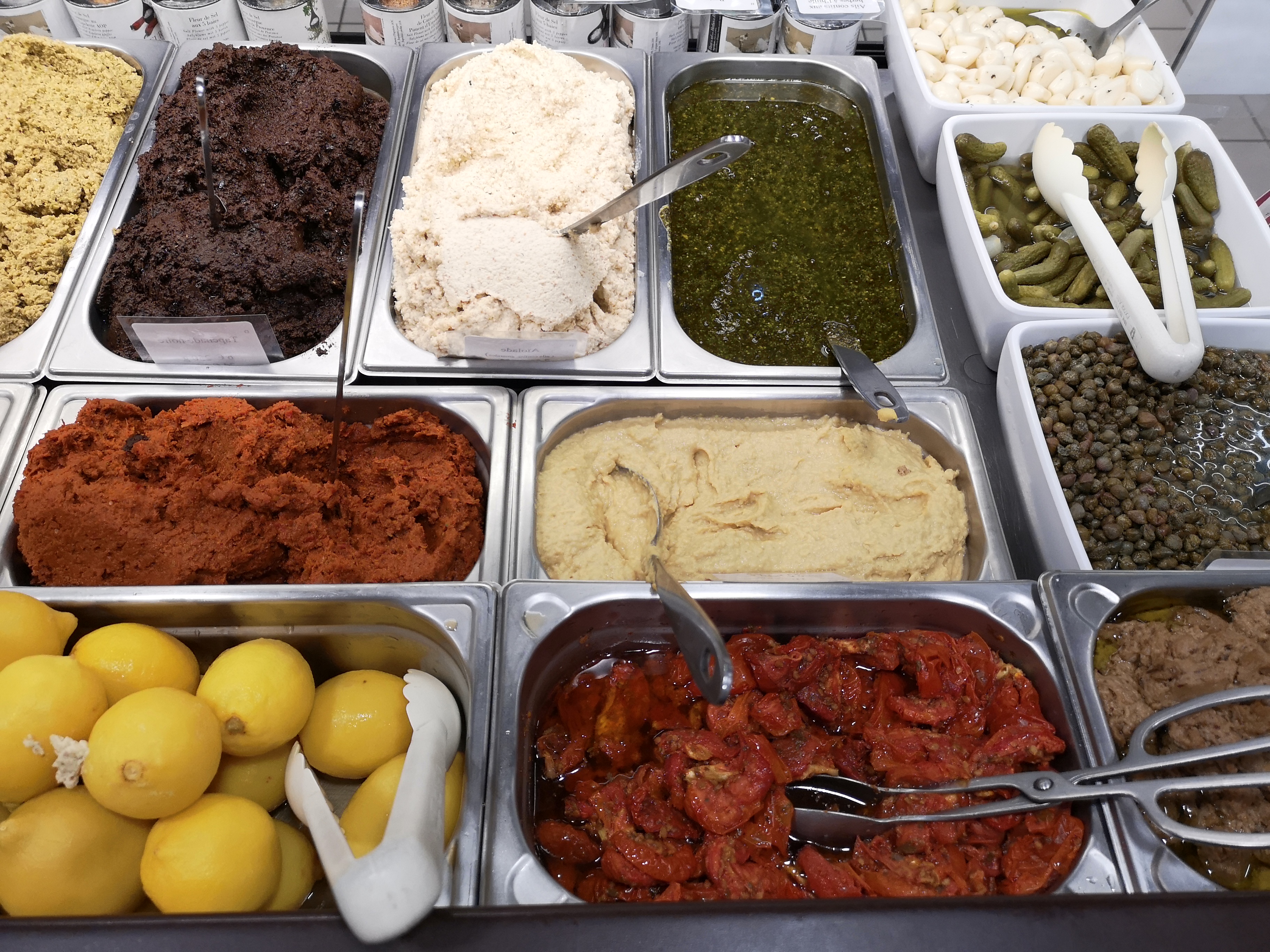 Les Halles di Avignone, i prodotti preparati dai traiteurs