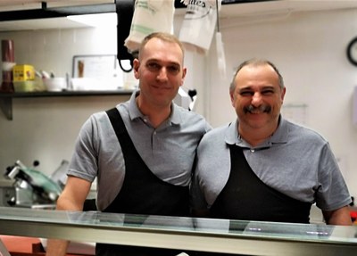 Les Halles di Avignone, i volti sorridenti dello stand La côte de boeuf