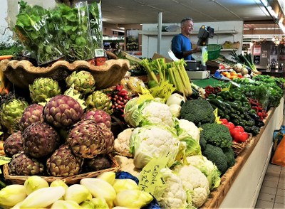 Les Halles di Avignone, indivia, carciofi e buoni affari